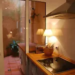 1 -quiet Charming Escape Apartment