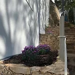 1 -quiet Charming Escape